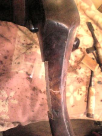 イギリスアンティークラウンドテーブル脚の配送事故による折れ、欠損の修復8